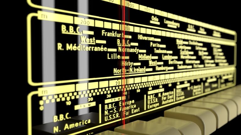 old-radio-3810392_1280